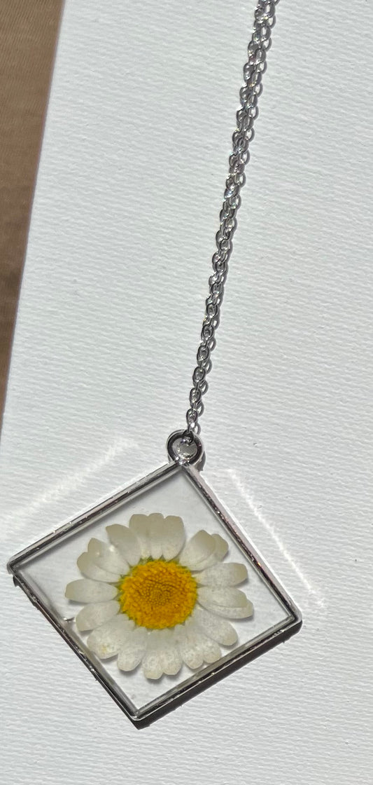Pressed Flower Pendant Necklace – Botanical Keepsake